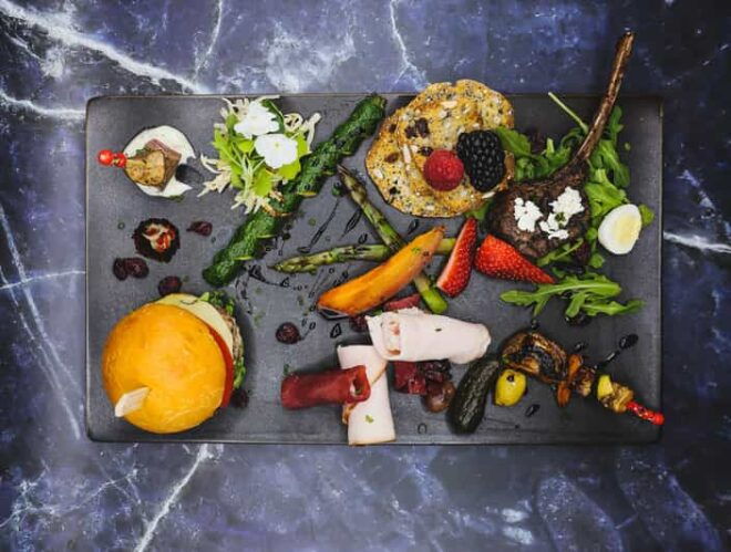 Montreal: Evening Lounge Cruise With Tapas - Getting to the Cruise