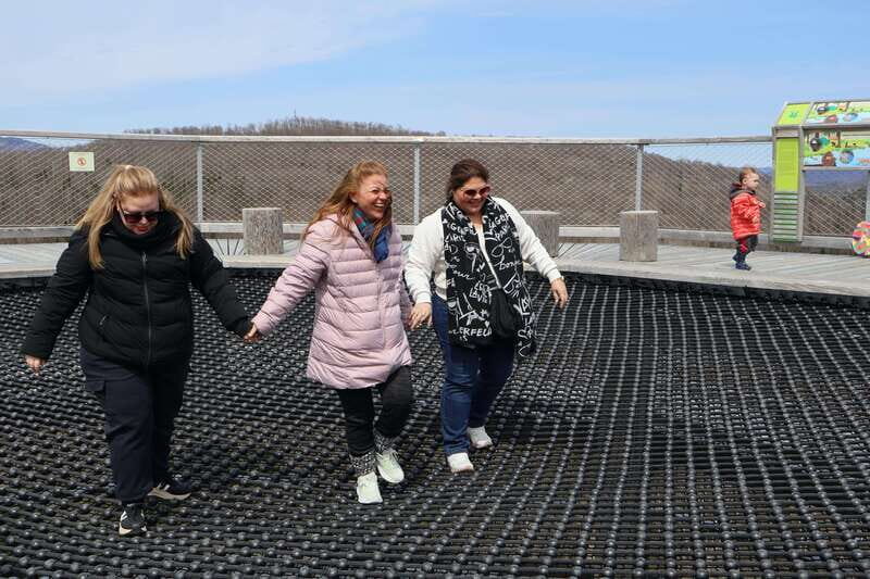 Montreal: Guided tour of the Laurentides Mont Tremblant - An Introduction to the Mont-Tremblant Day Trip