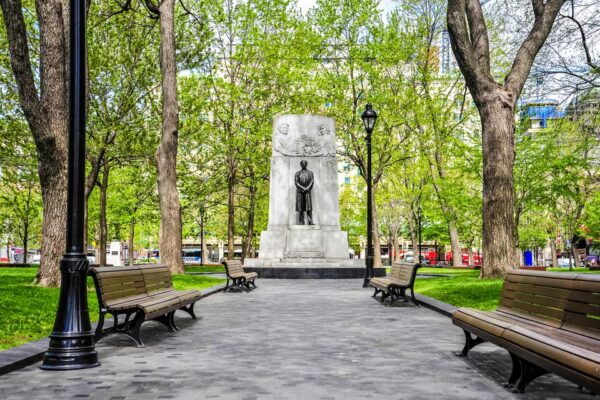 Montreal: Hop-On Hop-Off Double-Decker Bus Tour - Exploring Montreals Attractions