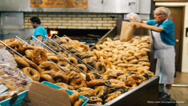 Montreal: Iconic Jewish Dishes Walking Tour With Tastings - Community History and Culture