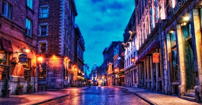 Montreal: Old Montreal at Twilight Walking Tour - Itinerary