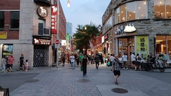 Montreal: Old Montreal at Twilight Walking Tour - Group Size and Accessibility