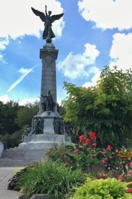 Montreal : Old Montreal Walking Tour With A Guide - Meeting Location and Duration