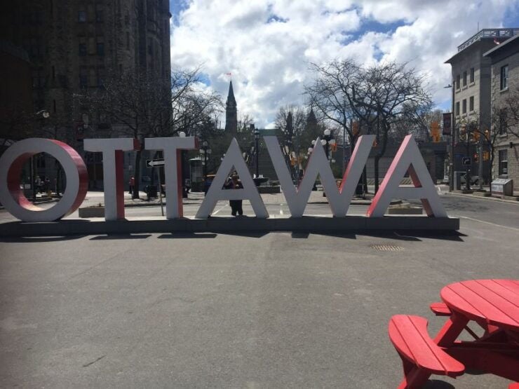 Montreal: Private Day Tour to Ottawa - Activity Experience