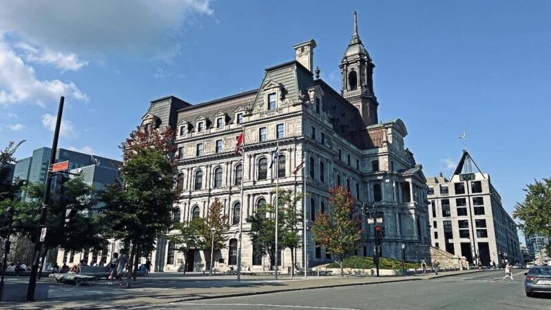 Montreal: Walking Tour 2h Downtown, RESO and Old Montreal - Practical Details & What to Expect