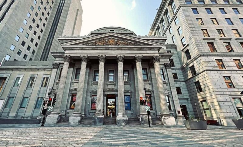 Montreal: Walking Tour 2h Downtown, RESO and Old Montreal - Price and Value