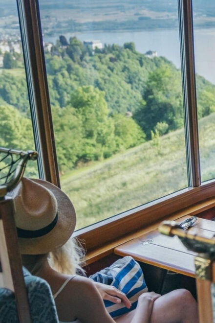 Montreux: 1-Way Goldenpass Belle-Epoque Train To/From Gstaad - Train Carriages and Ambiance