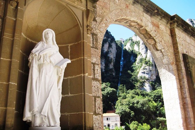 Montserrat Monastery Guided Tour With Transfer From Barcelona - Negative Experience