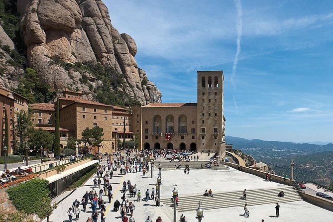 Montserrat Mountain, Wine Tasting & Tapas Lunch - Tapas Lunch Highlights