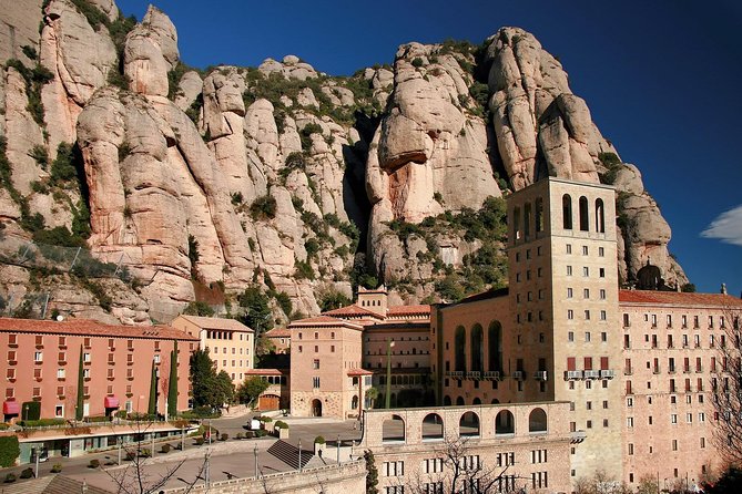 Montserrat Y Sitges Tour Desde Barcelona Monasterio Y Paseo Fácil - Overall Experience and Recommendations