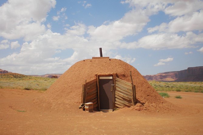 Monument Valley Hogan Overnight Experience - Date and Travelers