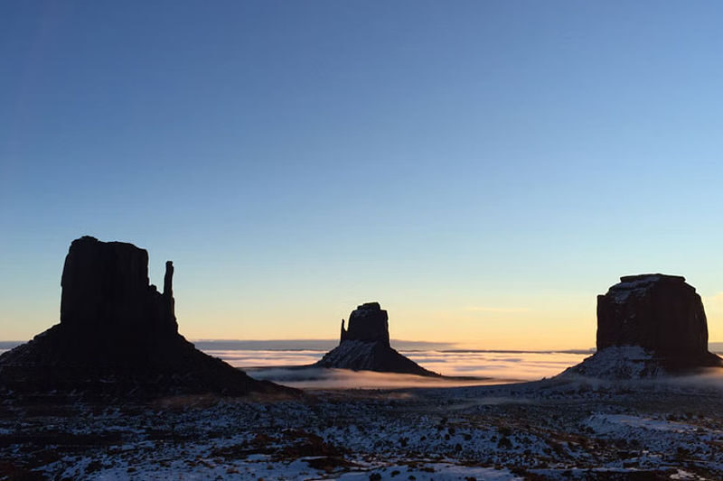 Monument Valley Loop Drive Tour in Arizona - Natural Arches, ruins, and petroglyphs
