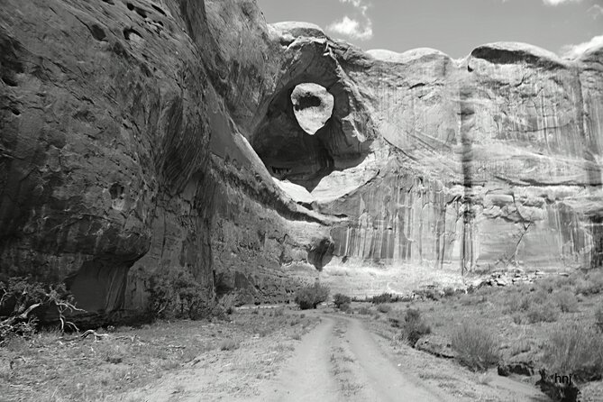 Monument Valleys Mystery Valley 44 Tour - What to Expect