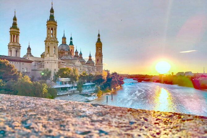Monumental Walking Tour in Old Town of Zaragoza - The Vibrant Atmosphere