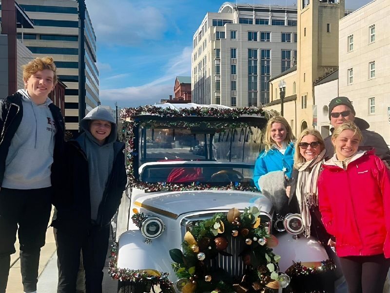 Monuments & National Mall Guided Tour by Vintage Cart in Washington - Practical details before you book