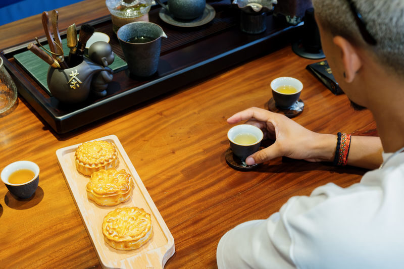 Mooncake Baking Experience with Vietnamese Tea Tasting in Hanoi - Two mooncakes, two ways of working