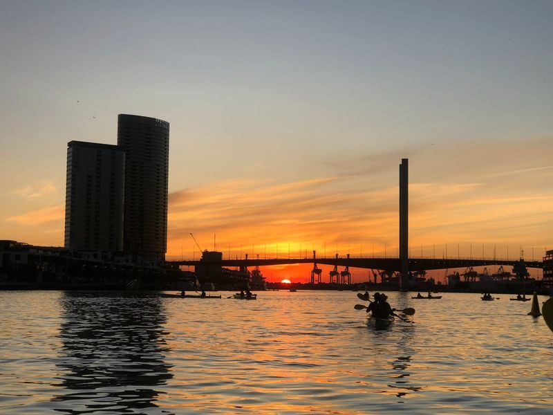 Moonlight City Sightseeing Kayak Experience in Melbourne - Dinner at sunset, served on the water