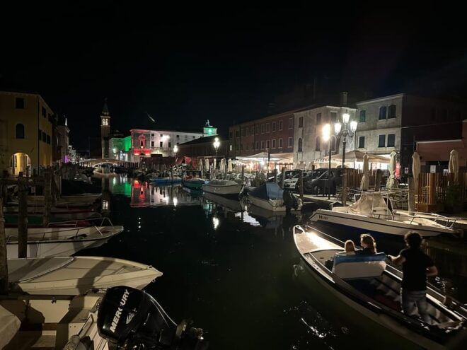 Moonlight Rowboat Romance 1/2 - Meeting Point and Guide