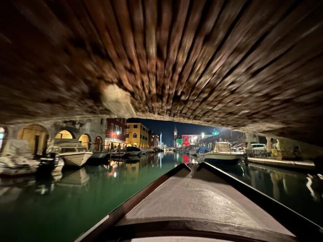 Moonlight Rowboat Romance - Meeting Point and Guide