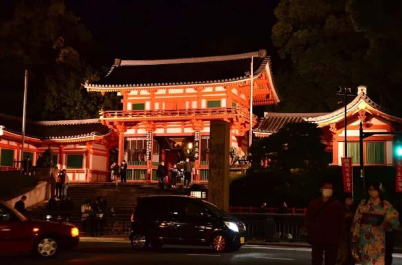 Moonlit Whispers of Kyoto:A Guided Romantic Night Walk Tour - Good To Know