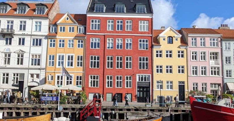 Mop in the heart of Copenhagen - private guided tour in French - Good To Know