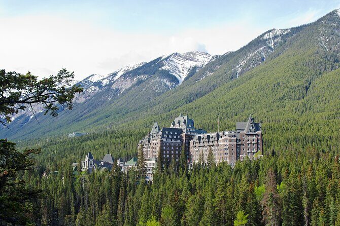 Moraine Lake, Lake Louise, Banff Highlights & Wildlife Expedition - FAQ