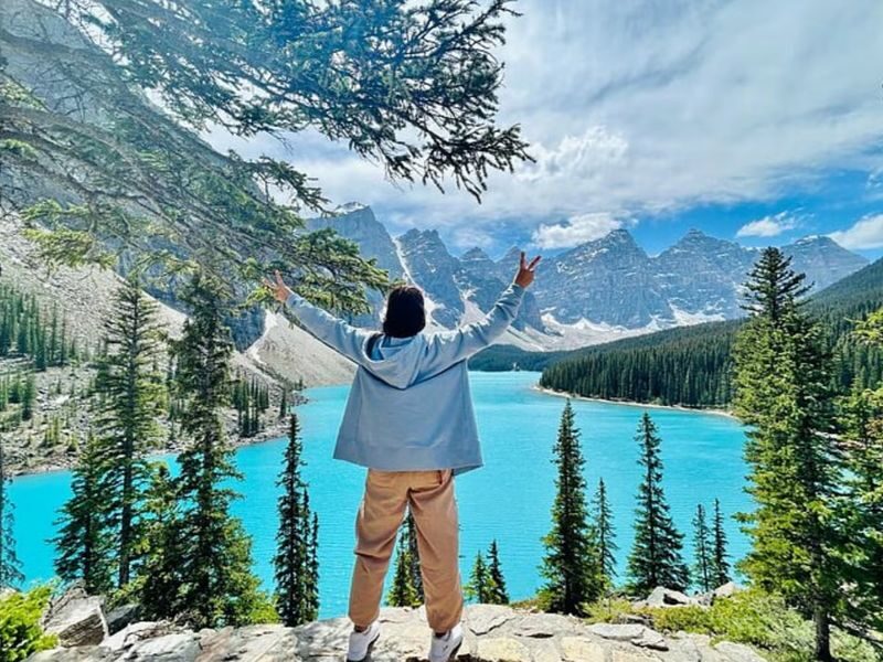 Moraine Lake & Lake Louise Tour from Calgary, Canmore, Banff - Two headline lakes in one Banff outing