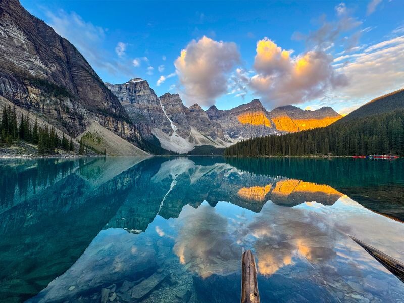 Moraine Lake Sunrise 3-Hour Tour from Banff and Canmore - Guides add context and thoughtful comforts