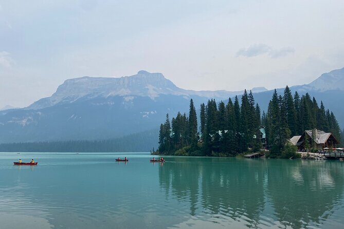 Moraine Lake,Lake Louise,Emerald& Peyto Lake 4 lakes from Canmore - What Makes This Tour Stand Out?