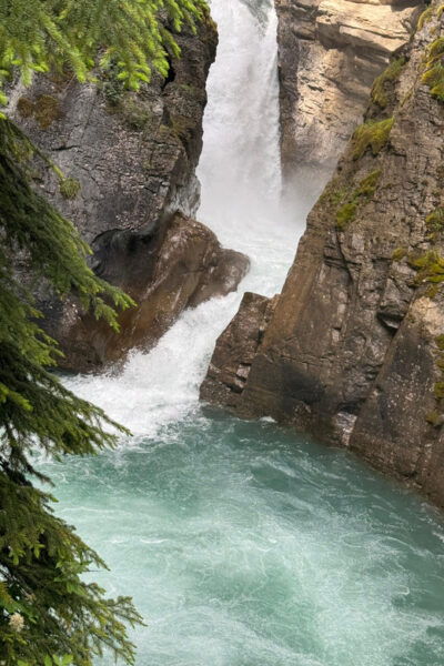 Moraine,Lake Louise ,Emerald Lake,Johnston Canyon &Banfftour - Maximizing Your Tour Experience