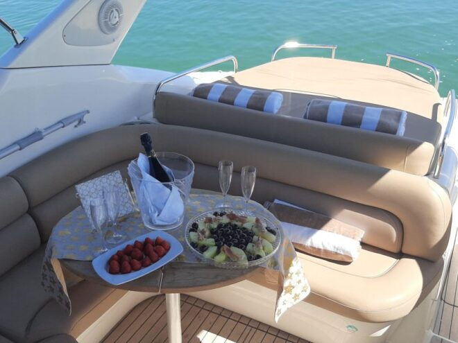 Morning/Afternoon Luxury Yacht Cruise With Drinks and Snacks - Highlights