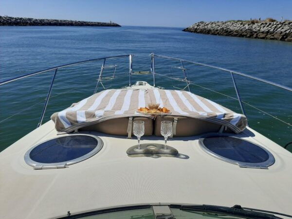 Morning/Afternoon Luxury Yacht Cruise With Drinks and Snacks - Frequently Asked Questions