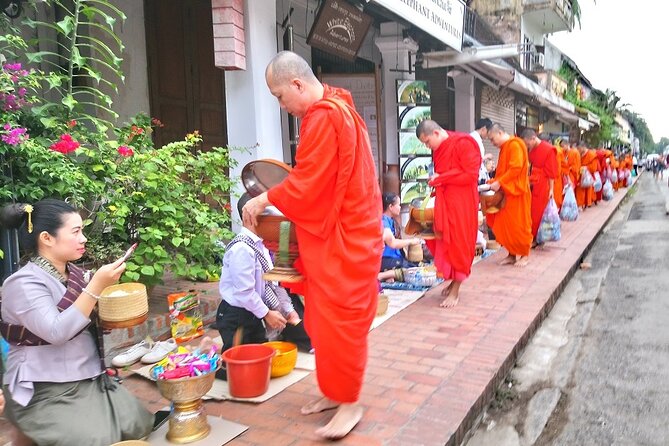 Morning Alms Giving Ceremony and Local Market Experience - Cultural Significance