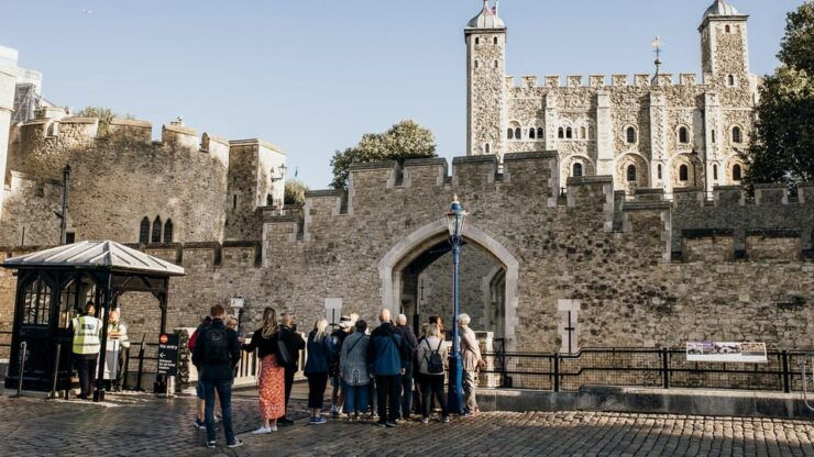 Morning at the Tower With Crown Jewels & Thames River Cruise - Tower of London Highlights