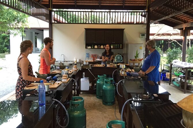 Morning Cooking Class in Traditional Pavilion With Beautiful Garden - Chiang Mai - Reviews of the Cooking Class
