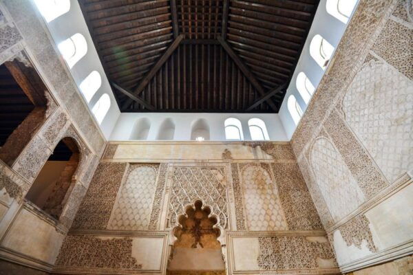Mosque-Cathedral of Cordoba and Jewish Quarter Tour - Guide and Language Skills