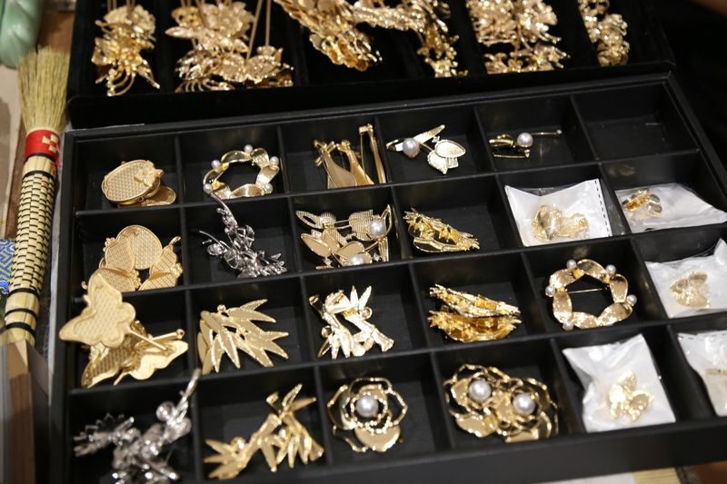 Mother-of-Pearl Jewelry Workshop in a Historic Shanghai Alley - From choosing shell to taking home jewelry