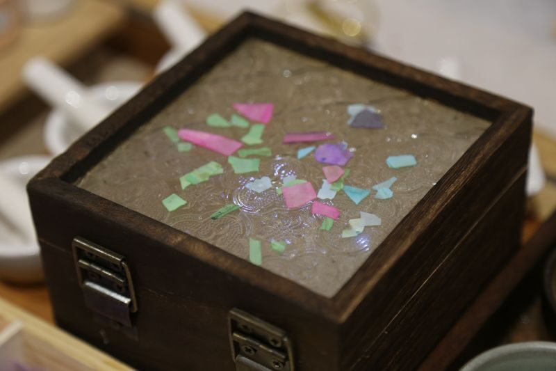 Mother-of-Pearl Jewelry Workshop in a Historic Shanghai Alley - Price, inclusions, and value