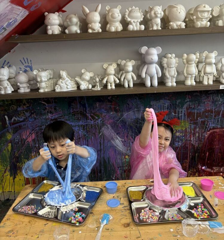 Motion, Splat, Slime & Bear Brick Art Painting in Jakarta - Should you book this Jakarta art session?