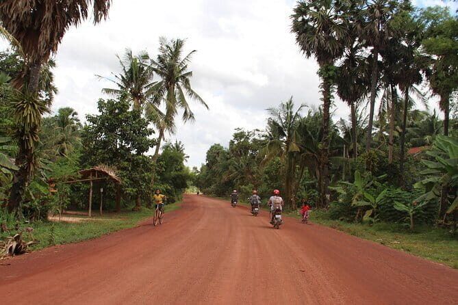 Motobike Countryside Adventure - Full day with lakeside lunch - Why Reviewers Love This Tour