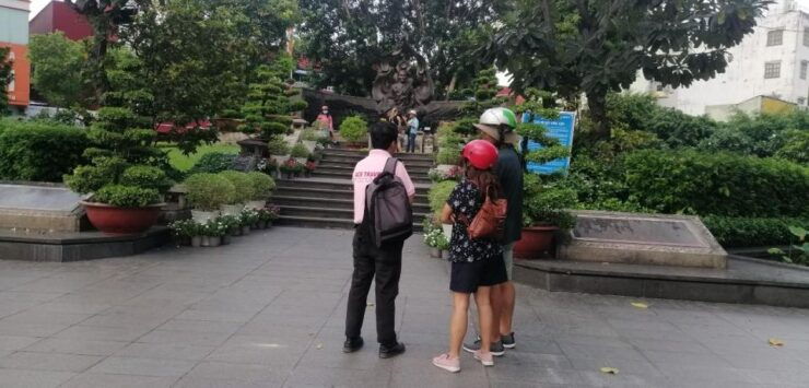 MOTOBIKE JOYRIDE & LOCAL FOOD TASTING TOUR - Tour Experience