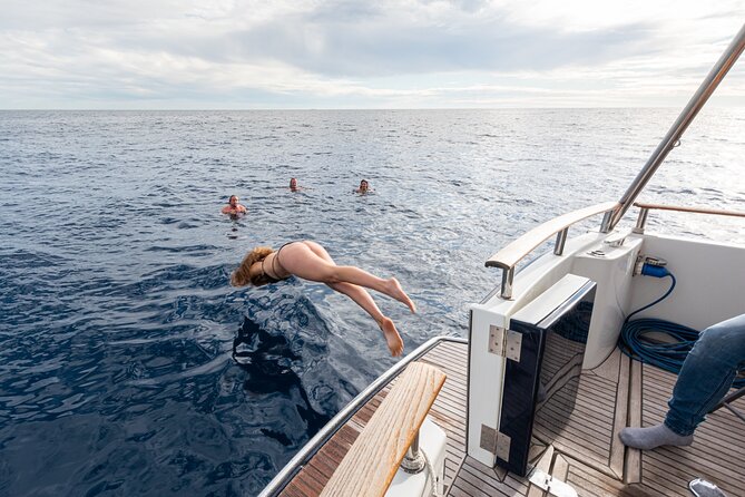 Motor Boat Barcelona - Accessibility and Transportation