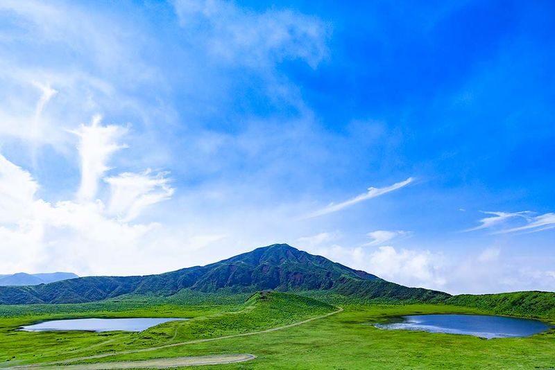 Mount Aso Crater, Kusasenri, Kamishikimi Kumanoza Shrine, Kurokawa Onsen (Departing from Fukuoka/Kumamoto) - Kusasenri: open grassland beneath the volcano