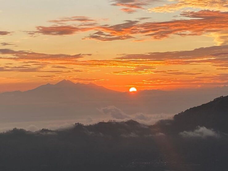 Mount Batur Sunrise Trekking and Breakfast - Tour Guide Jojek