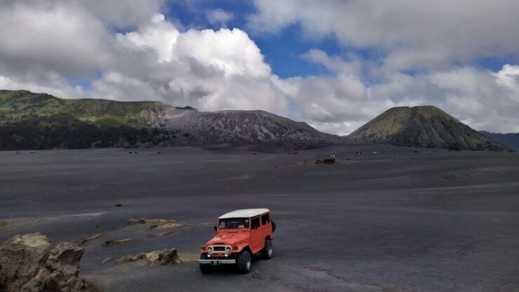Mount Bromo: Sunrise Guided Tour With Optional Transfer - Tour Highlights