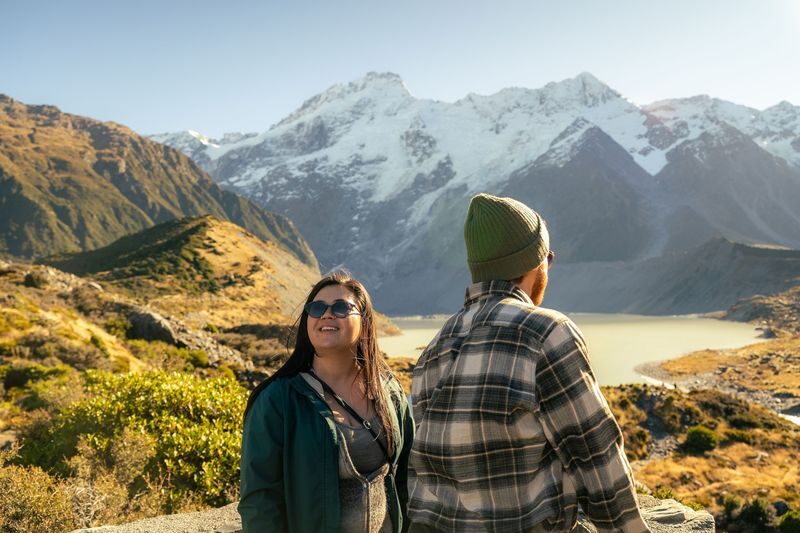 Mount Cook, Lake Pukaki and Southern Alps Tour - The long road from Queenstown is the opening act