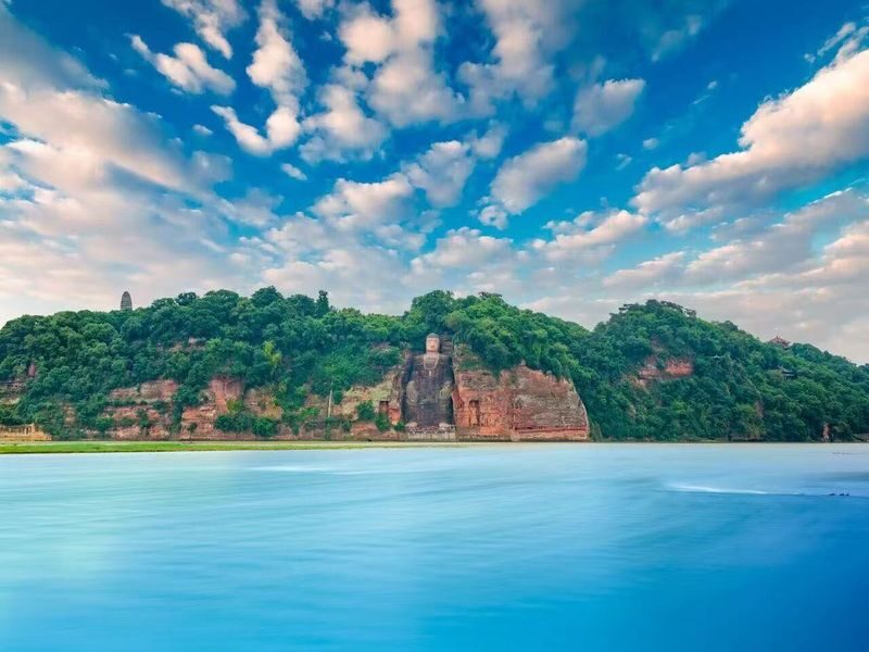 Mount Emei and Leshan Giant Buddha Day Tour from Chengdu - Who should choose this day tour?