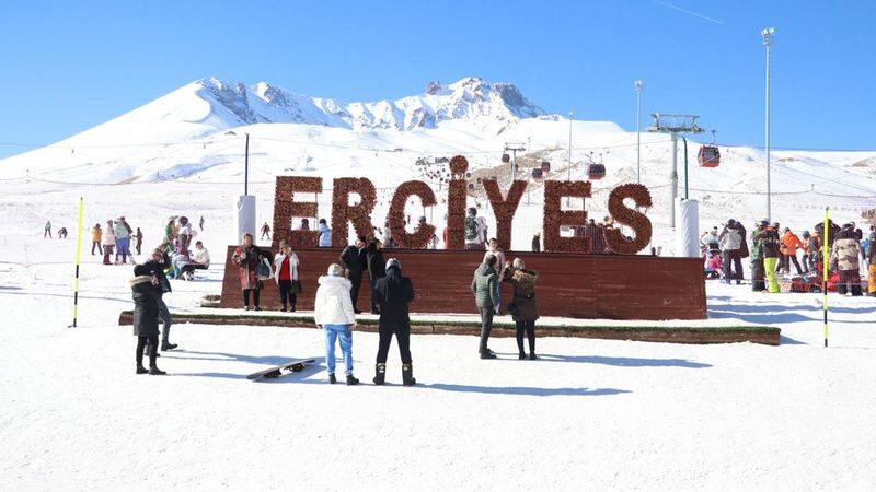Mount Erciyes Skiing Day Experience in Cappadocia - Lunch, drinks, and a needed break