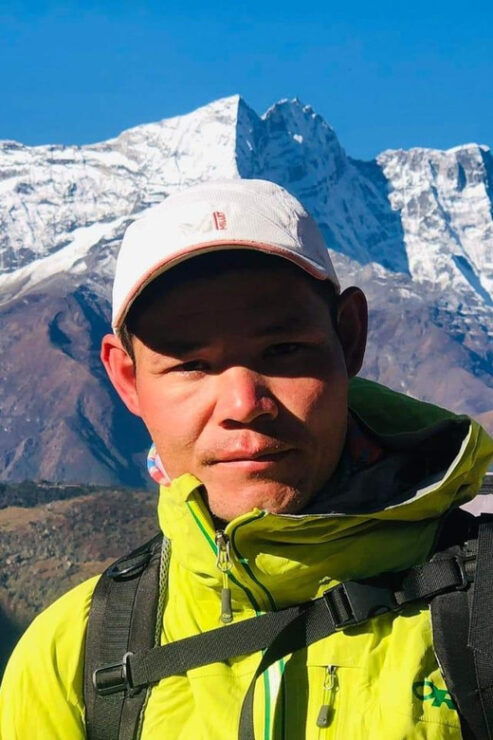 Mount Everest Nepal Trek Guide Hire One Day Cost - Qualifications for Guides