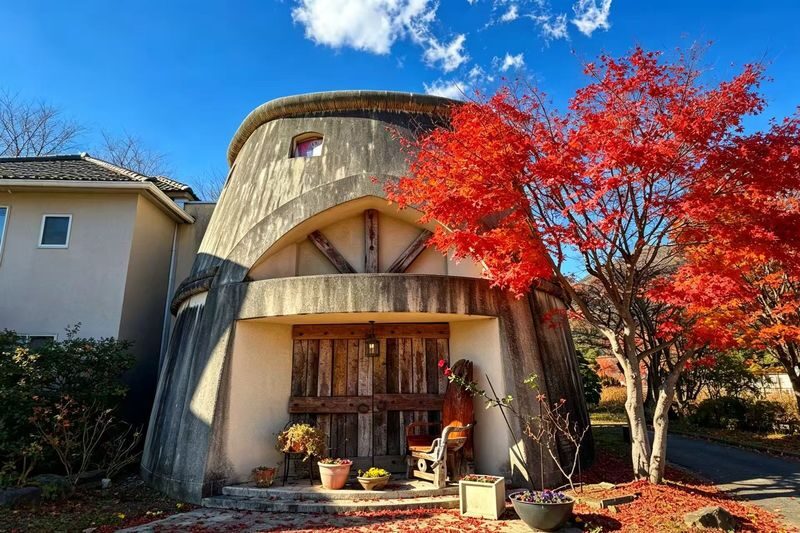 Mount Fuji Classic Twin Lakes Autumn Leaves Day Tour | Kawaguchiko Autumn Leaves Corridor & Lake Yamanaka Swan Boat Experience (Includes Swan Boat Ticket) | Departing from Tokyo - How the pacing and route shape the day